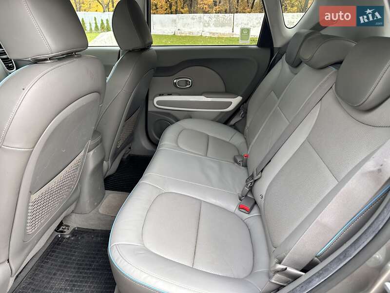 Внедорожник / Кроссовер Kia Soul EV 2016 в Луцке фото 18 Внедорожник / Кроссовер Kia Soul EV 2016 в Луцке