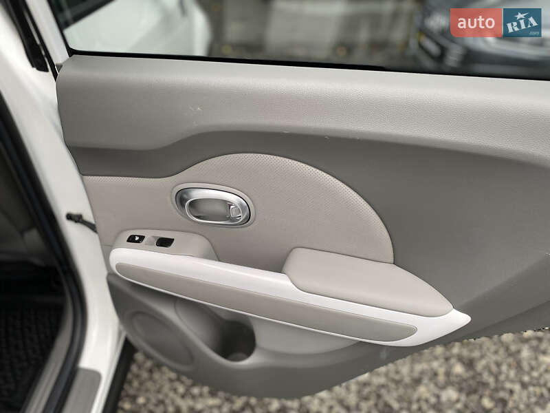 Позашляховик / Кросовер Kia Soul EV 2016 в Луцьку