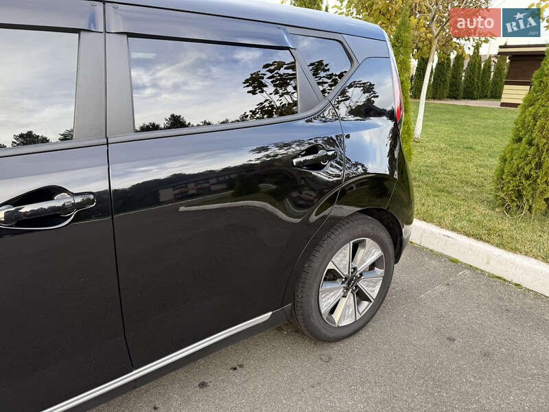 Внедорожник / Кроссовер Kia Soul EV 2023 в Киеве