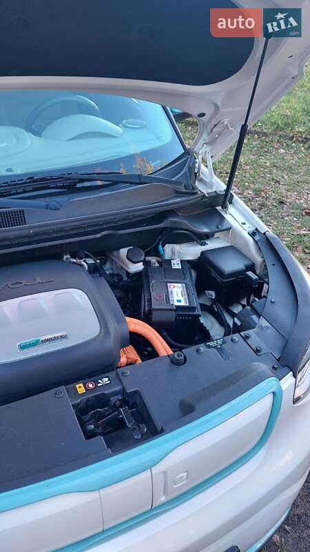 Внедорожник / Кроссовер Kia Soul EV 2014 в Луцке