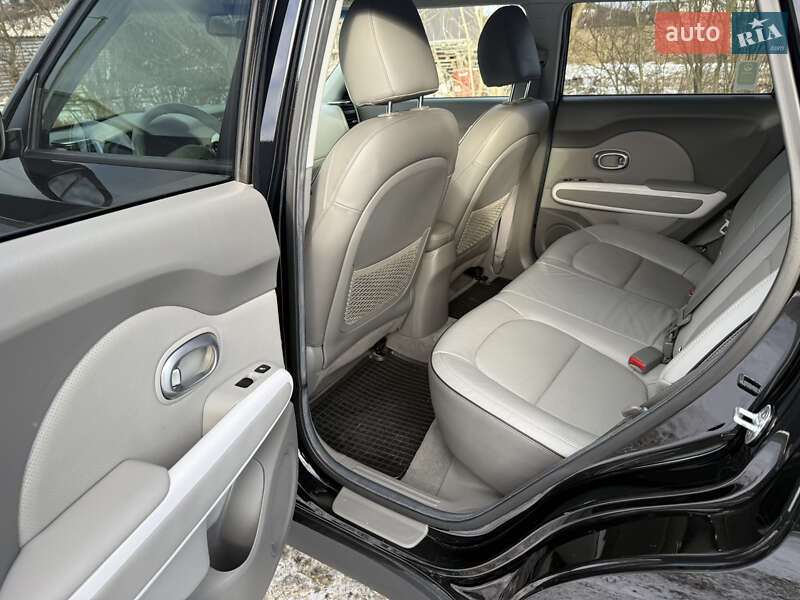 Позашляховик / Кросовер Kia Soul EV 2015 в Івано-Франківську