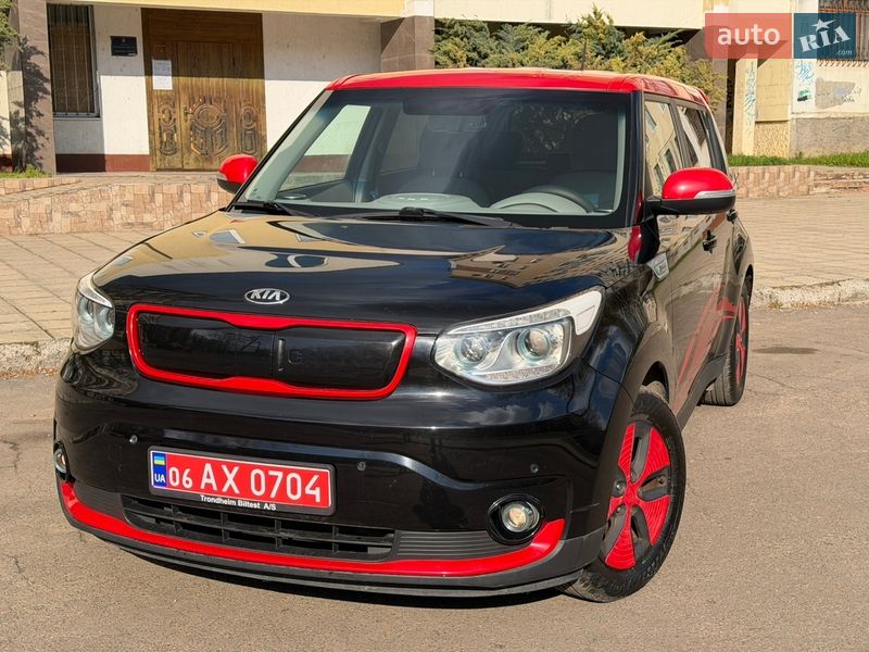 Позашляховик / Кросовер Kia Soul EV 2015 в Миколаєві