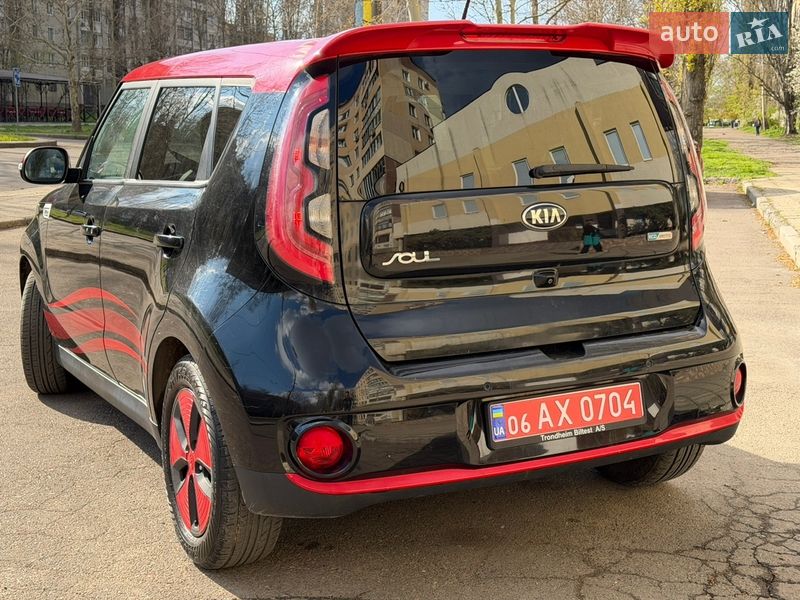 Позашляховик / Кросовер Kia Soul EV 2015 в Миколаєві