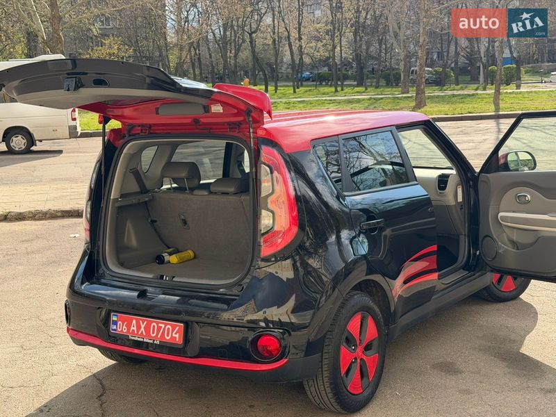 Позашляховик / Кросовер Kia Soul EV 2015 в Миколаєві