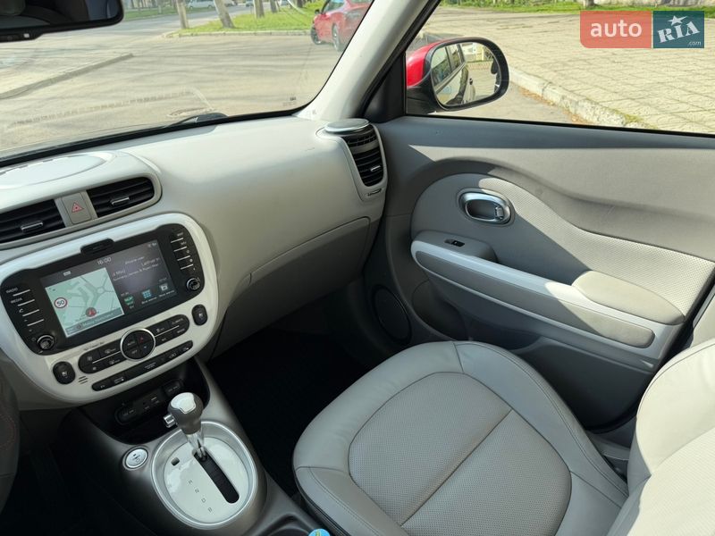 Позашляховик / Кросовер Kia Soul EV 2015 в Миколаєві
