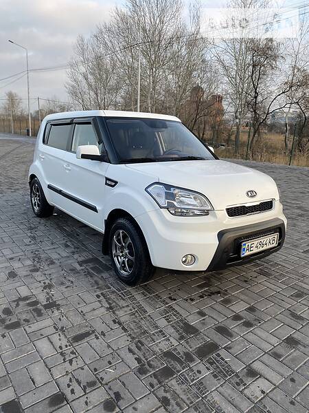 Седан Kia Soul 2011 в Днепре