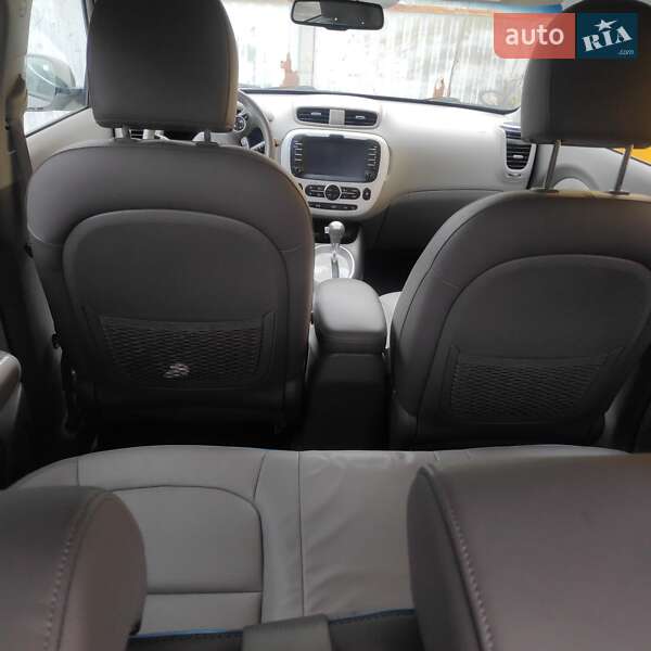 Позашляховик / Кросовер Kia Soul 2015 в Києві