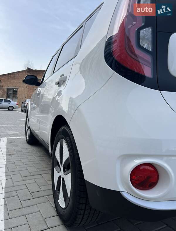 Позашляховик / Кросовер Kia Soul 2017 в Житомирі