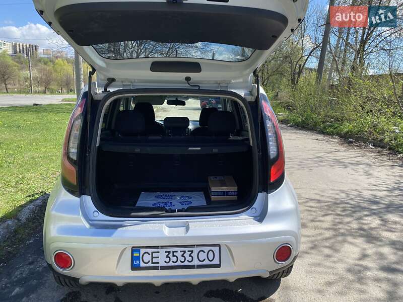 Позашляховик / Кросовер Kia Soul 2017 в Чернівцях