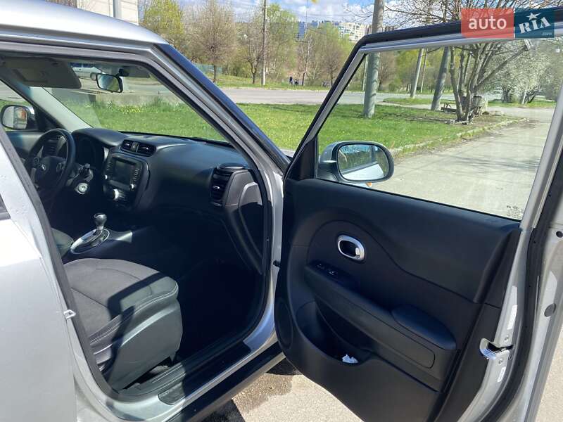 Позашляховик / Кросовер Kia Soul 2017 в Чернівцях