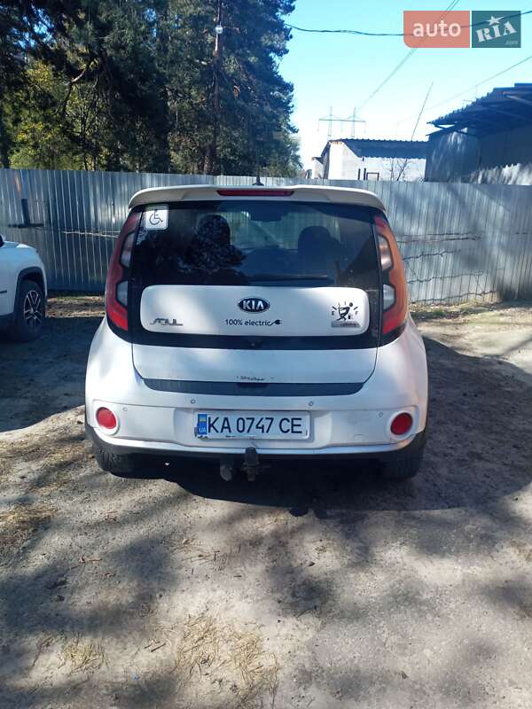 Позашляховик / Кросовер Kia Soul 2015 в Києві