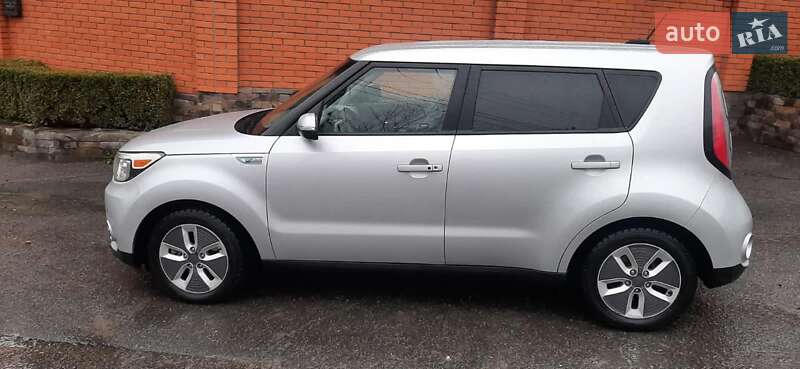 Позашляховик / Кросовер Kia Soul 2016 в Києві