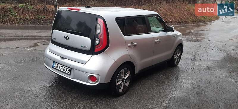 Позашляховик / Кросовер Kia Soul 2016 в Києві