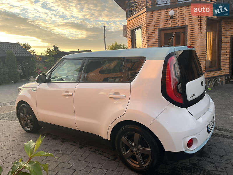 Внедорожник / Кроссовер Kia Soul 2015 в Костополе