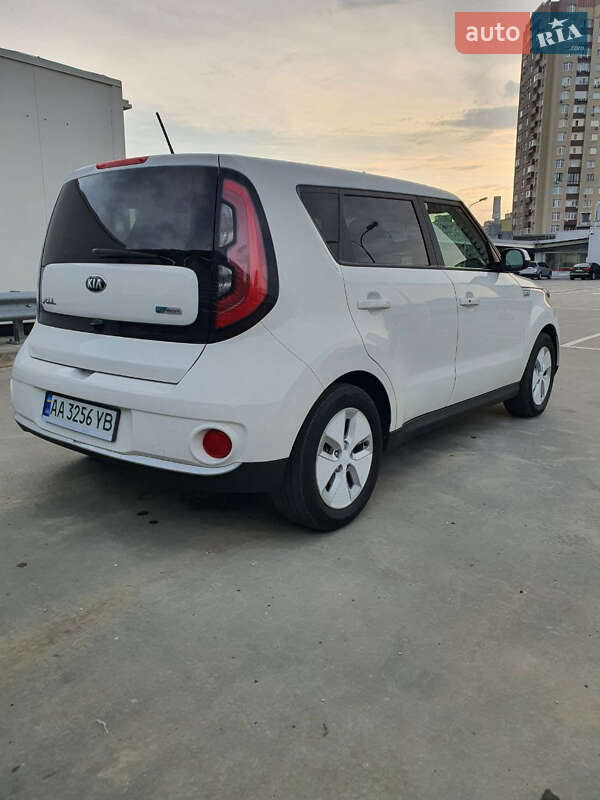 Позашляховик / Кросовер Kia Soul 2016 в Києві