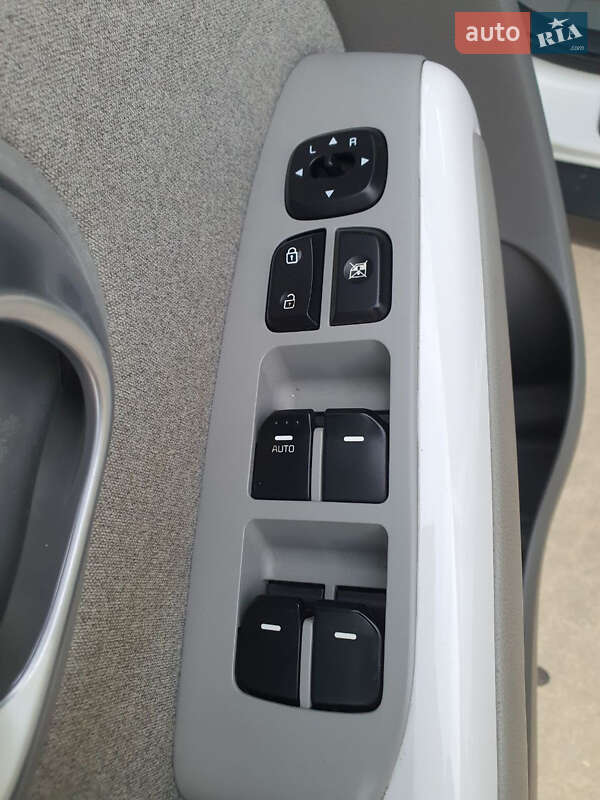 Позашляховик / Кросовер Kia Soul 2016 в Києві