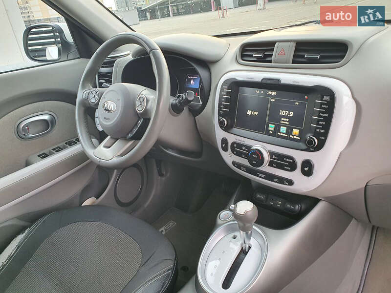 Позашляховик / Кросовер Kia Soul 2016 в Києві