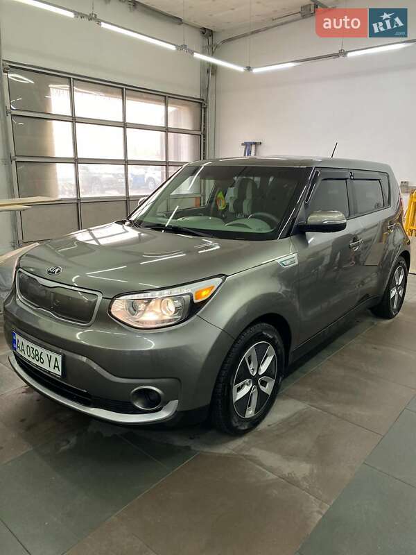 Позашляховик / Кросовер Kia Soul 2016 в Києві
