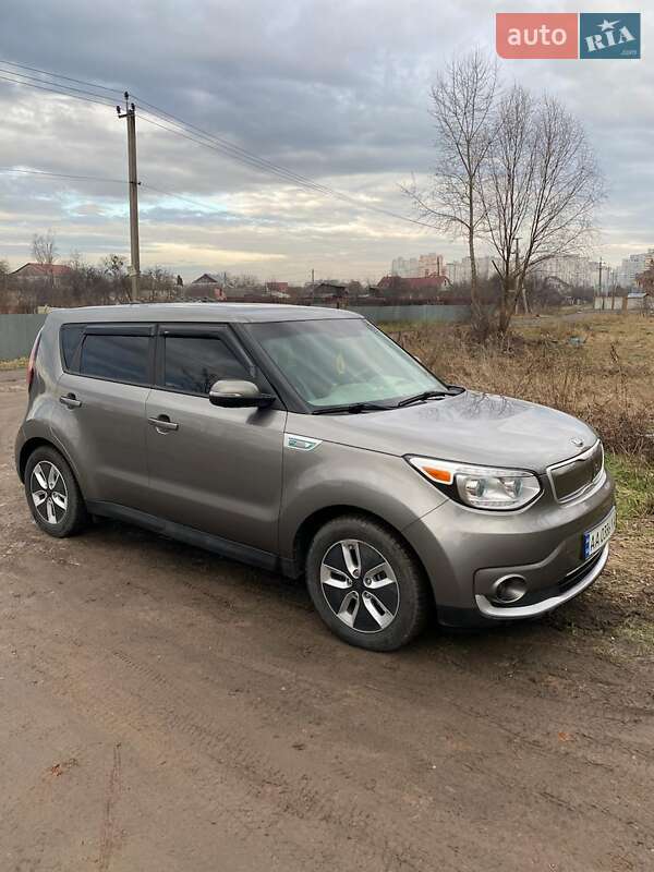 Позашляховик / Кросовер Kia Soul 2016 в Києві