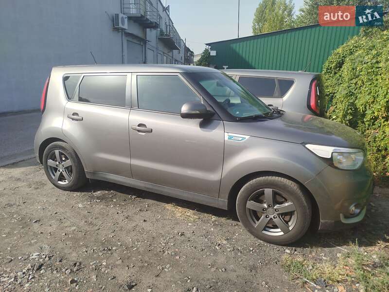 Позашляховик / Кросовер Kia Soul 2015 в 