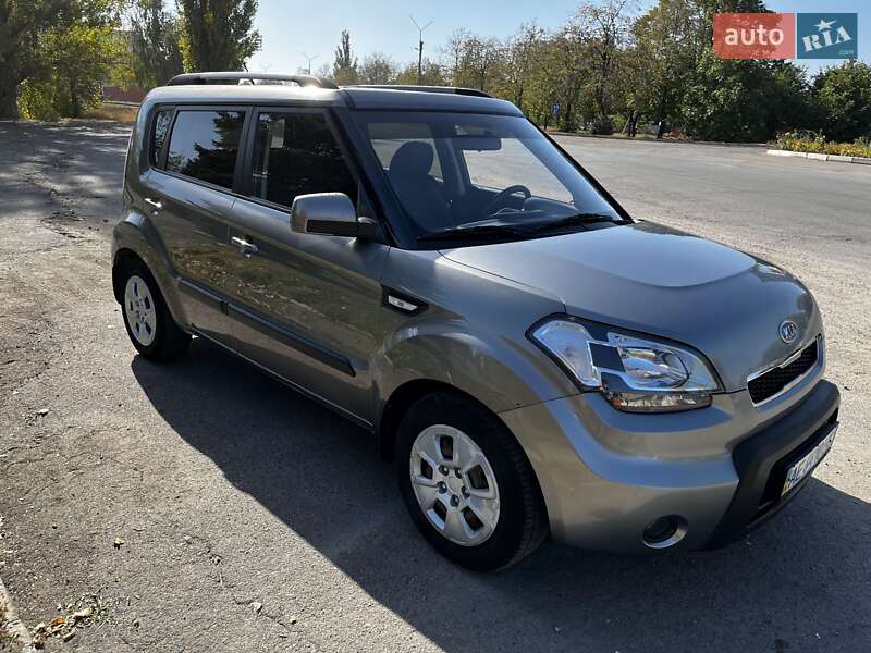Внедорожник / Кроссовер Kia Soul 2011 в Межевой