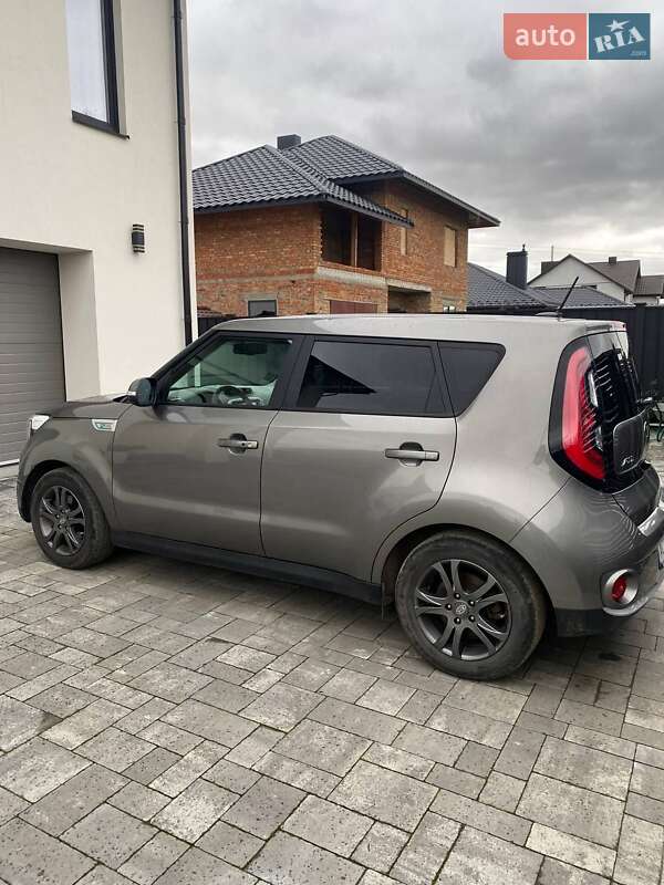 Позашляховик / Кросовер Kia Soul 2015 в Луцьку