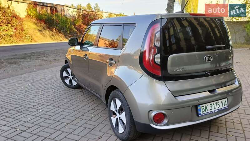 Позашляховик / Кросовер Kia Soul 2017 в Рівному
