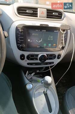 Позашляховик / Кросовер Kia Soul 2014 в 
