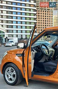 Позашляховик / Кросовер Kia Soul 2010 в 