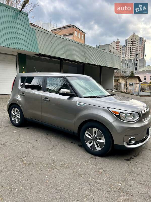 Внедорожник / Кроссовер Kia Soul 2016 в Киеве