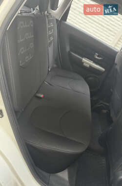 Позашляховик / Кросовер Kia Soul 2012 в 