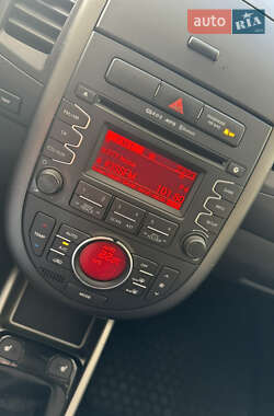 Позашляховик / Кросовер Kia Soul 2012 в 