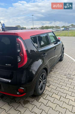 Позашляховик / Кросовер Kia Soul 2016 в 