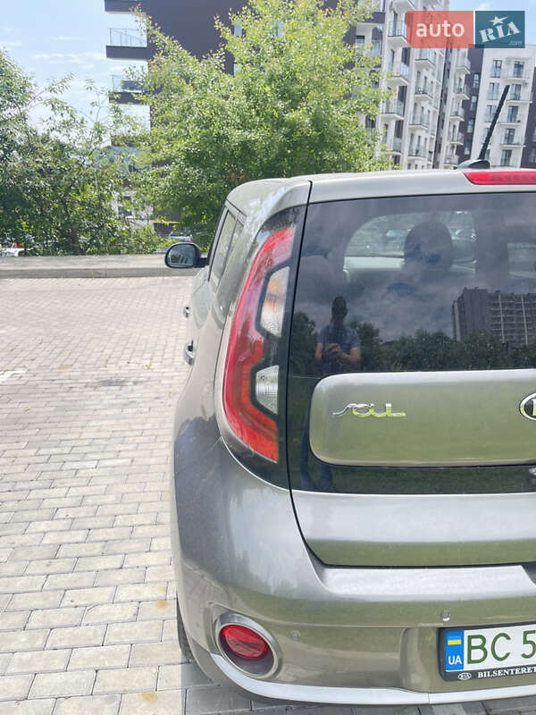 Позашляховик / Кросовер Kia Soul 2015 в Львові