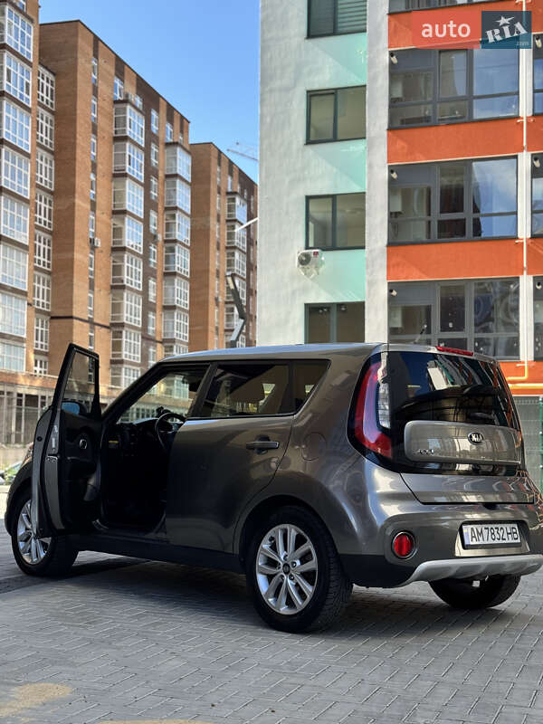 Позашляховик / Кросовер Kia Soul 2017 в Житомирі