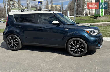 Позашляховик / Кросовер Kia Soul 2016 в Києві