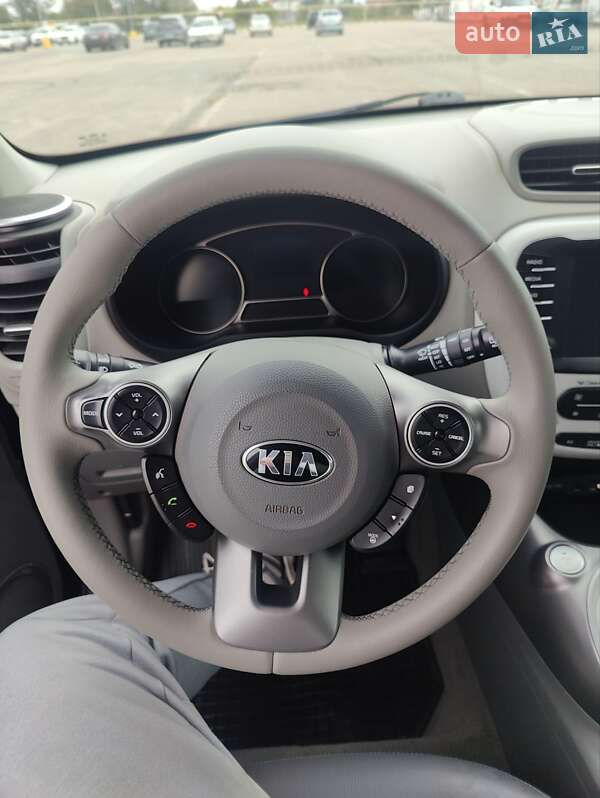 Позашляховик / Кросовер Kia Soul 2016 в Одесі