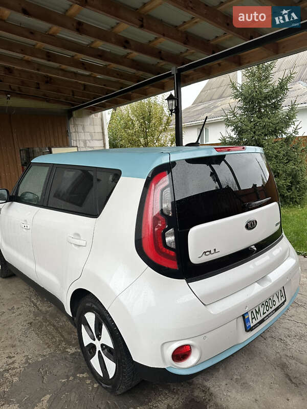 Внедорожник / Кроссовер Kia Soul 2015 в Звягеле