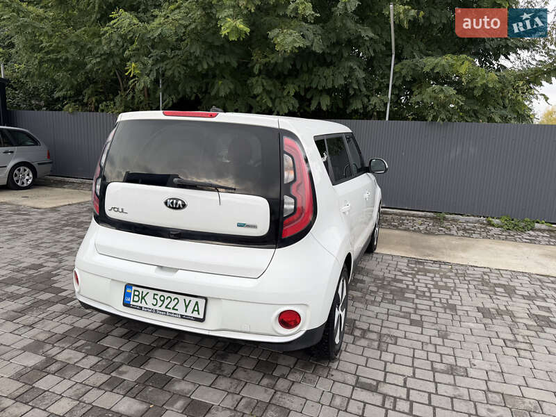 Внедорожник / Кроссовер Kia Soul 2015 в Ровно