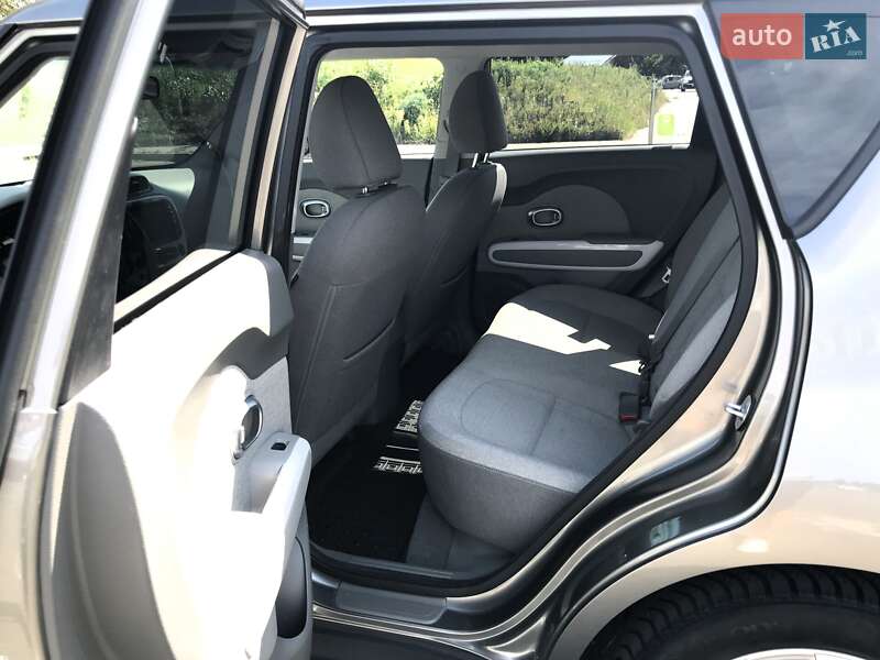 Позашляховик / Кросовер Kia Soul 2015 в Києві