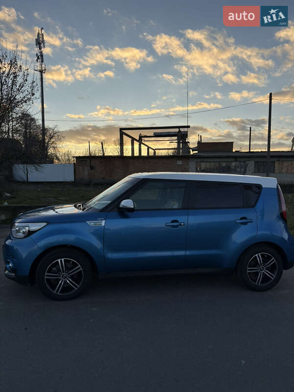 Внедорожник / Кроссовер Kia Soul 2015 в Ровно
