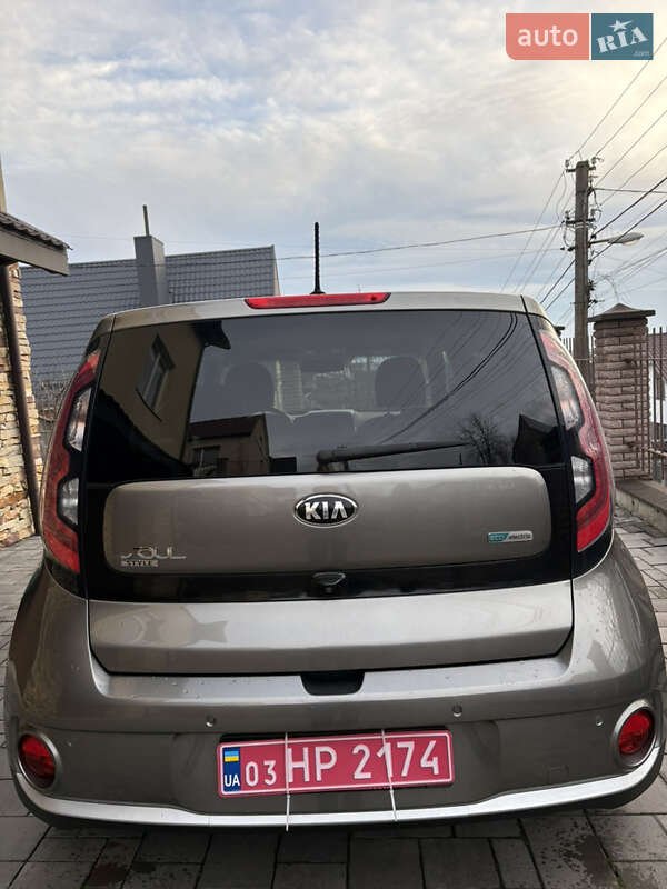 Внедорожник / Кроссовер Kia Soul 2016 в Ровно