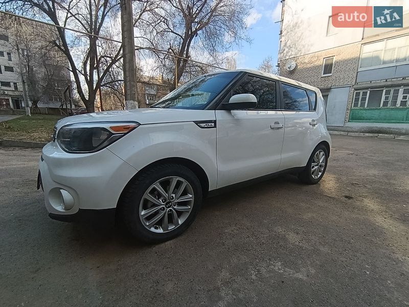 Внедорожник / Кроссовер Kia Soul 2016 в Вознесенске