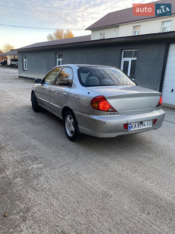 Седан Kia Spectra 2001 в Києві
