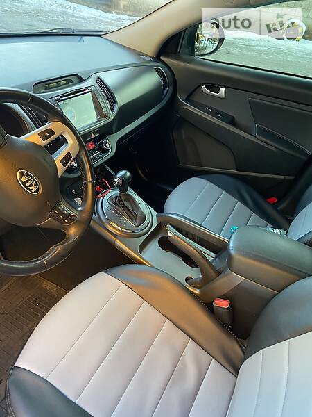 Внедорожник / Кроссовер Kia Sportage 2013 в Мариуполе