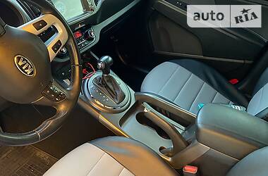 Позашляховик / Кросовер Kia Sportage 2013 в 