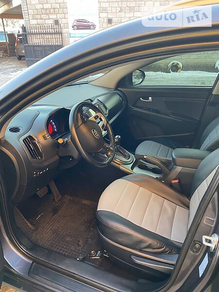 Внедорожник / Кроссовер Kia Sportage 2013 в Мариуполе