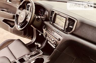 Позашляховик / Кросовер Kia Sportage 2016 в 