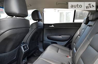 Позашляховик / Кросовер Kia Sportage 2016 в 
