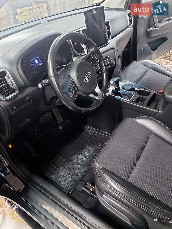 Внедорожник / Кроссовер Kia Sportage 2016 в Полтаве